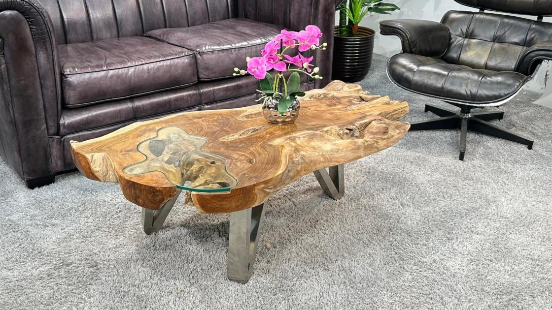 Couchtisch aus einem massiven Baumstamm Teakholz