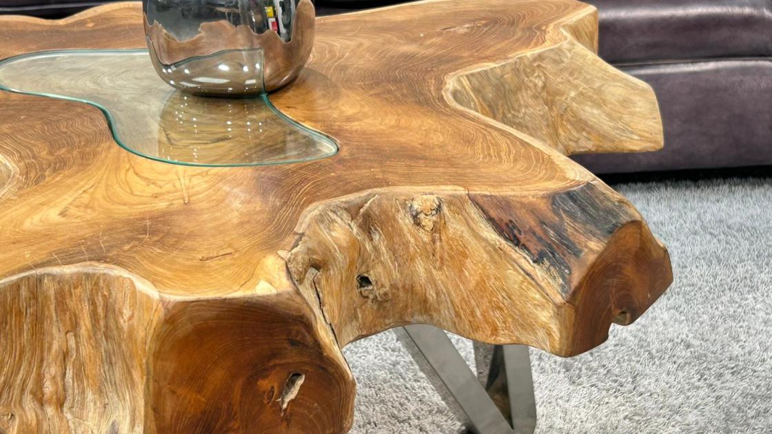 Wohnzimmertisch aus Teakholz mit Glasintarsien, ca. 78 x 42 x 10 cm.