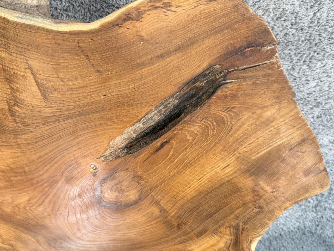 Couchtisch aus einem massiven Baumstamm Teakholz