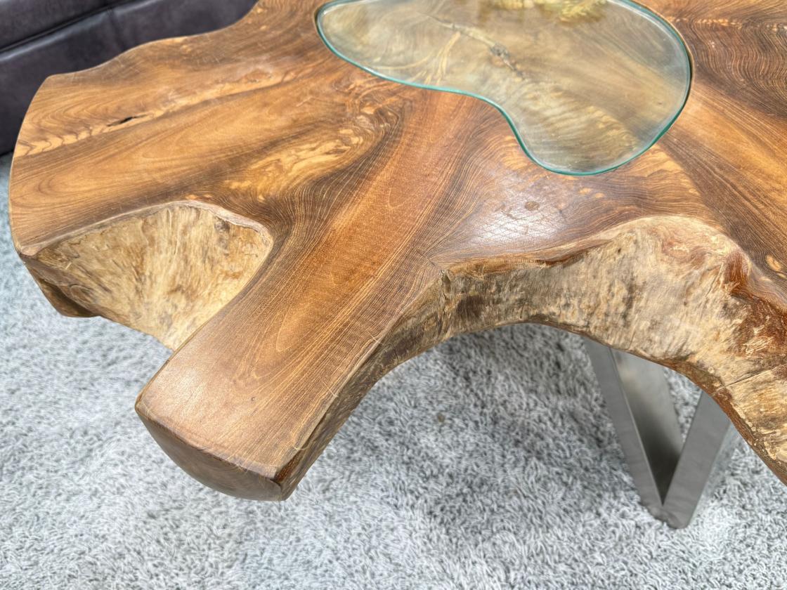 Couchtisch aus einem massiven Baumstamm Teakholz