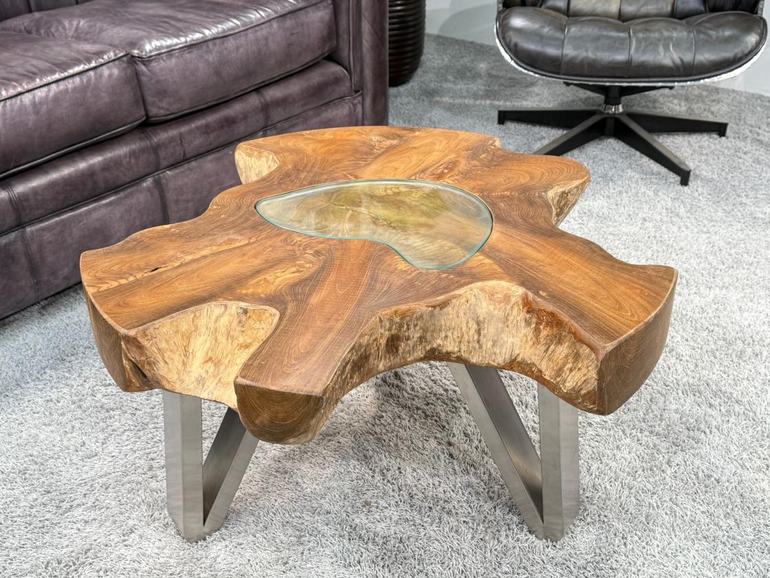 Couchtisch aus einem massiven Baumstamm Teakholz