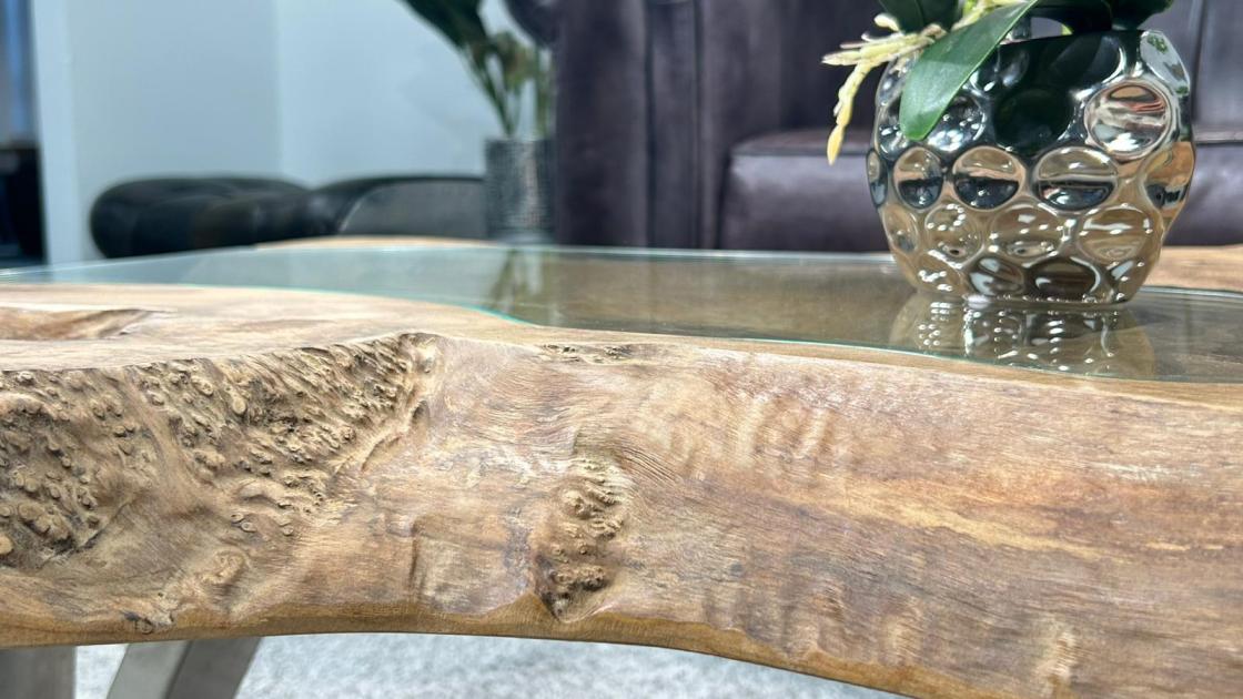 Couchtisch aus Teakholz mit Glas, ca. 114x87x41 cm