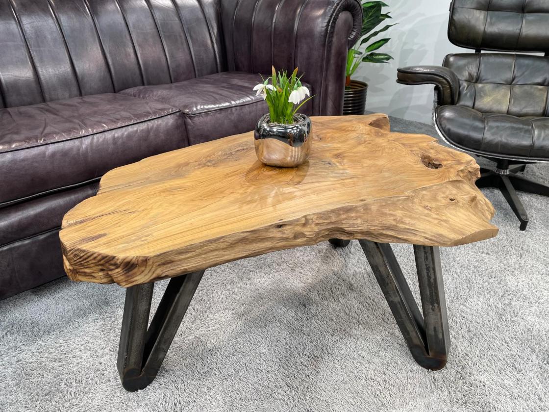 Couchtisch aus Baumstamm mit unregelmäßiger Form, ca. 103 x 41-71 x 45,5 cm