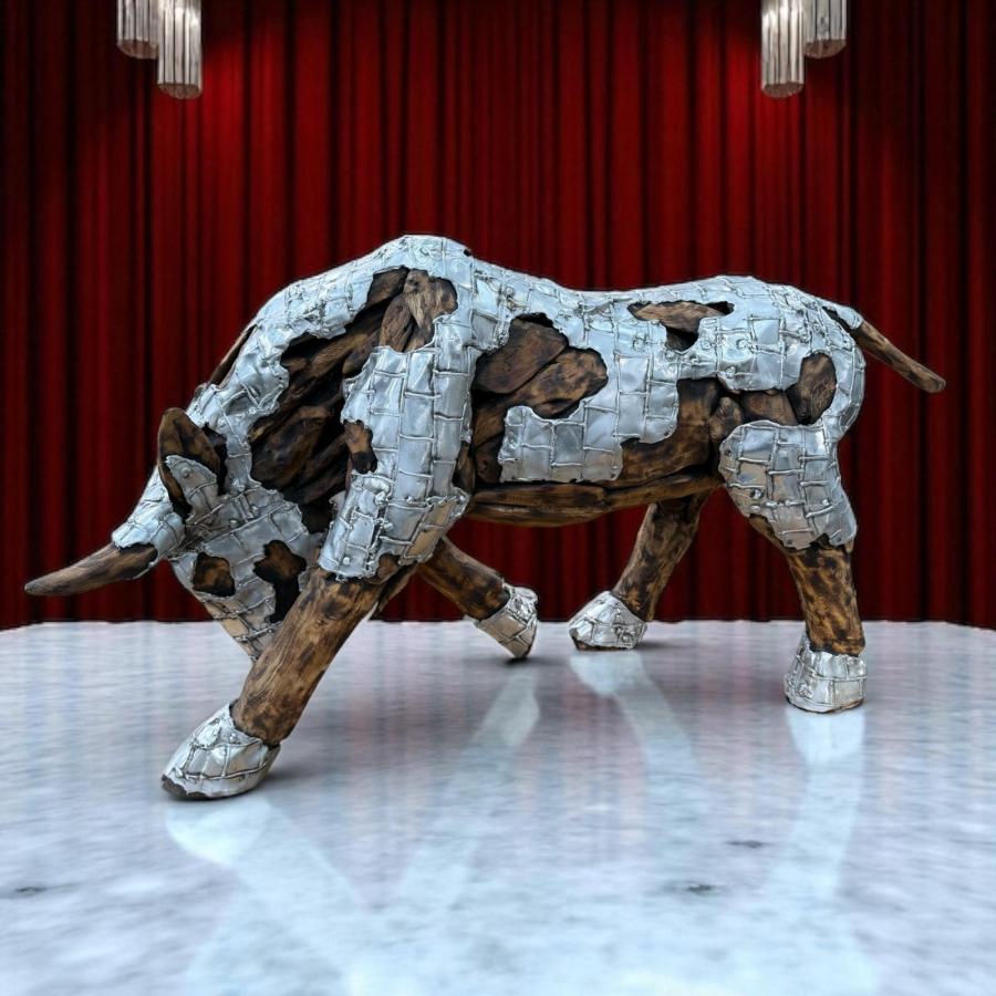 Stier-aus-Holz-mit-Aluminium