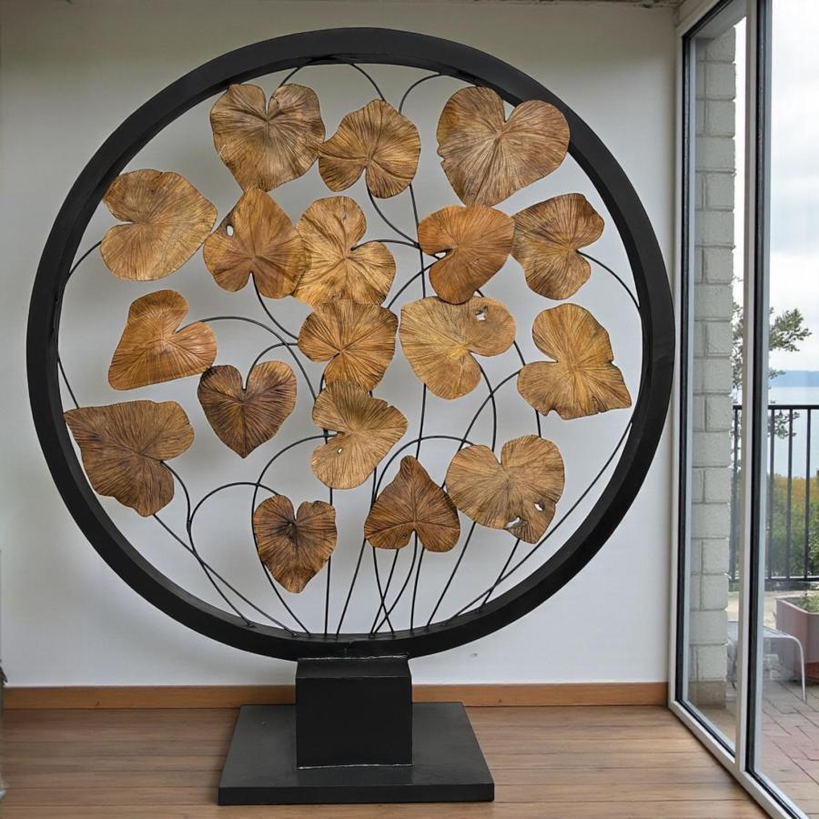 Dekoration Leaves aus Holz mit Stahl freistehend