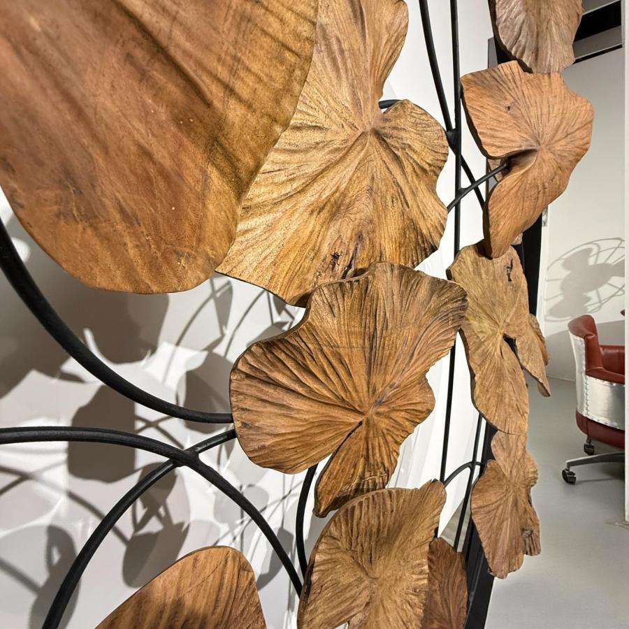 Dekoration Leaves aus Holz mit Stahl freistehend