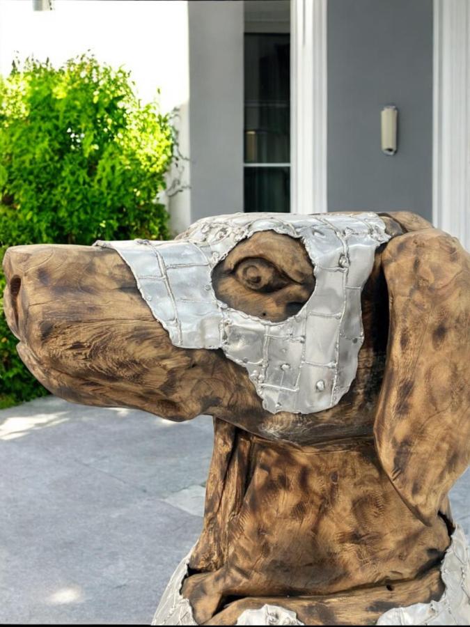 Deko Sitzender Hund 100 cm aus Holz und Aluminium