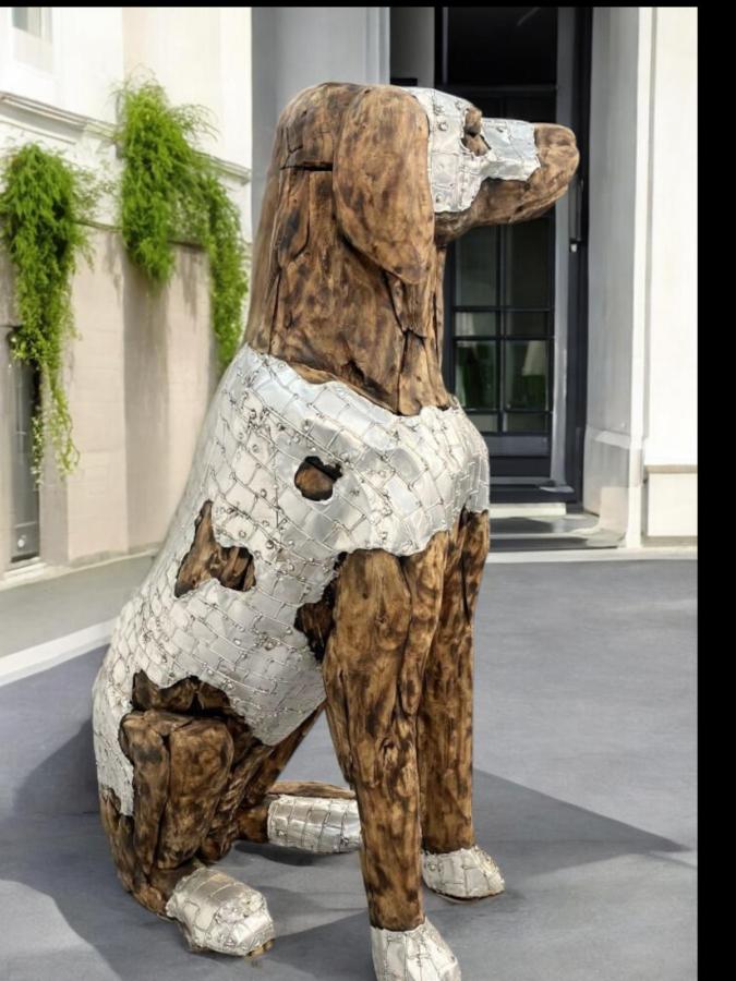 Deko Sitzender Hund 100 cm aus Holz und Aluminium