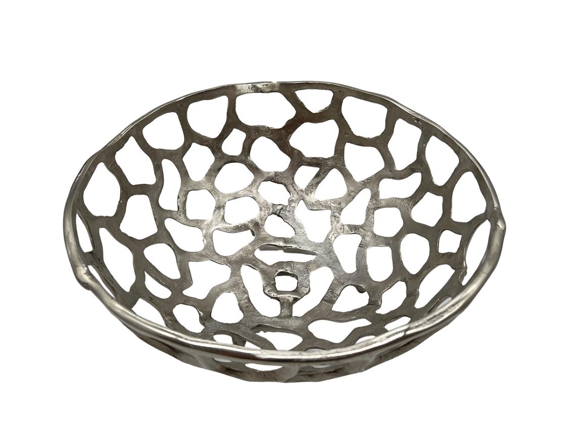 Dekoschale aus Aluminium im Gittermuster