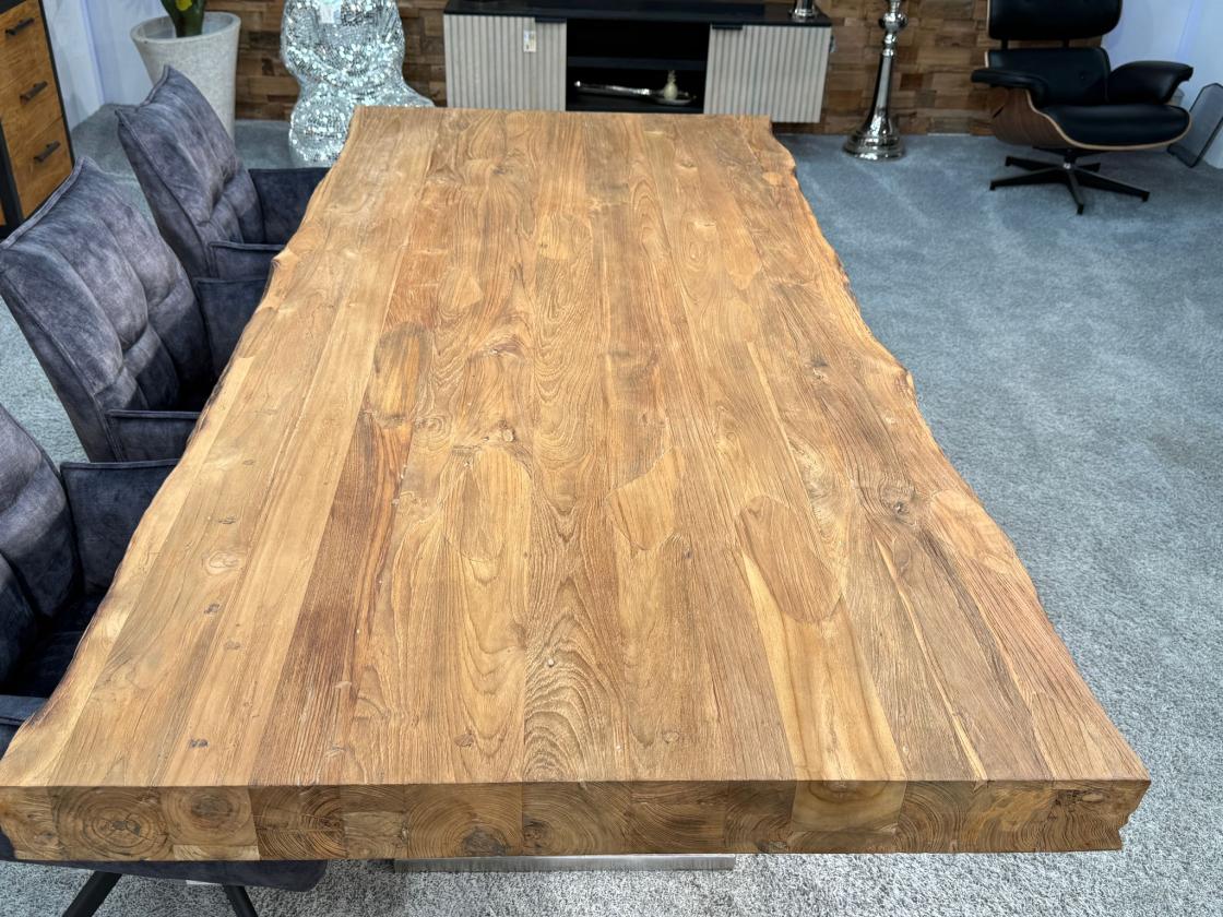 Design Massivholztisch mit extrem starker Tischplatte