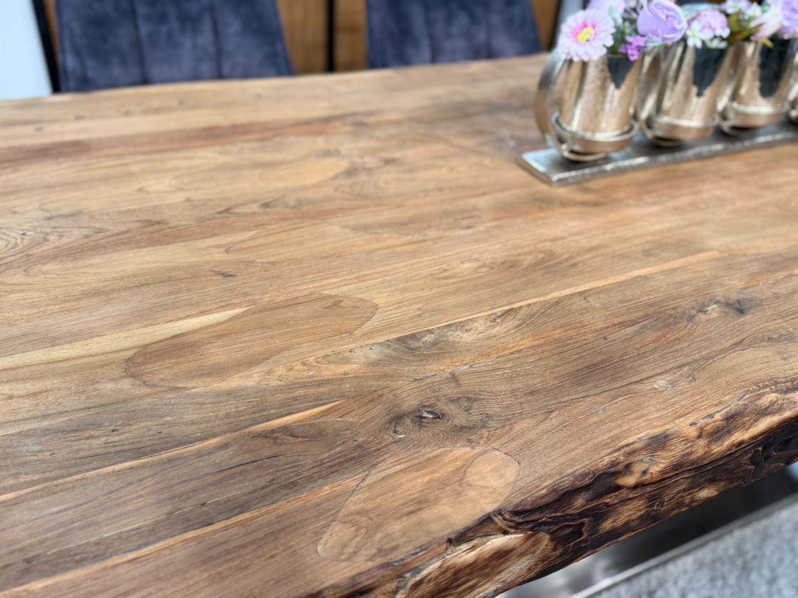 Design Massivholztisch mit extrem starker Tischplatte