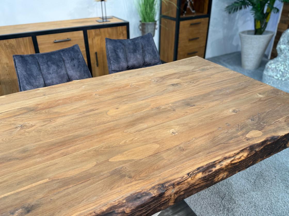 Design Massivholztisch mit extrem starker Tischplatte