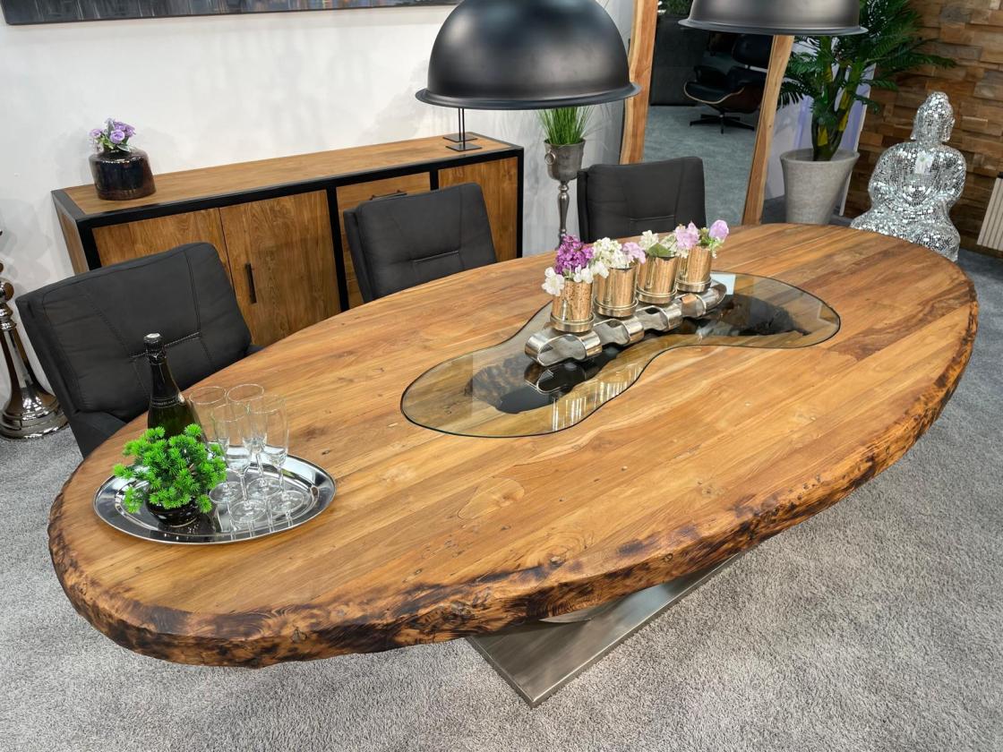 Ovaler Designtisch aus Massivholz und vollmassiver Tischplatte