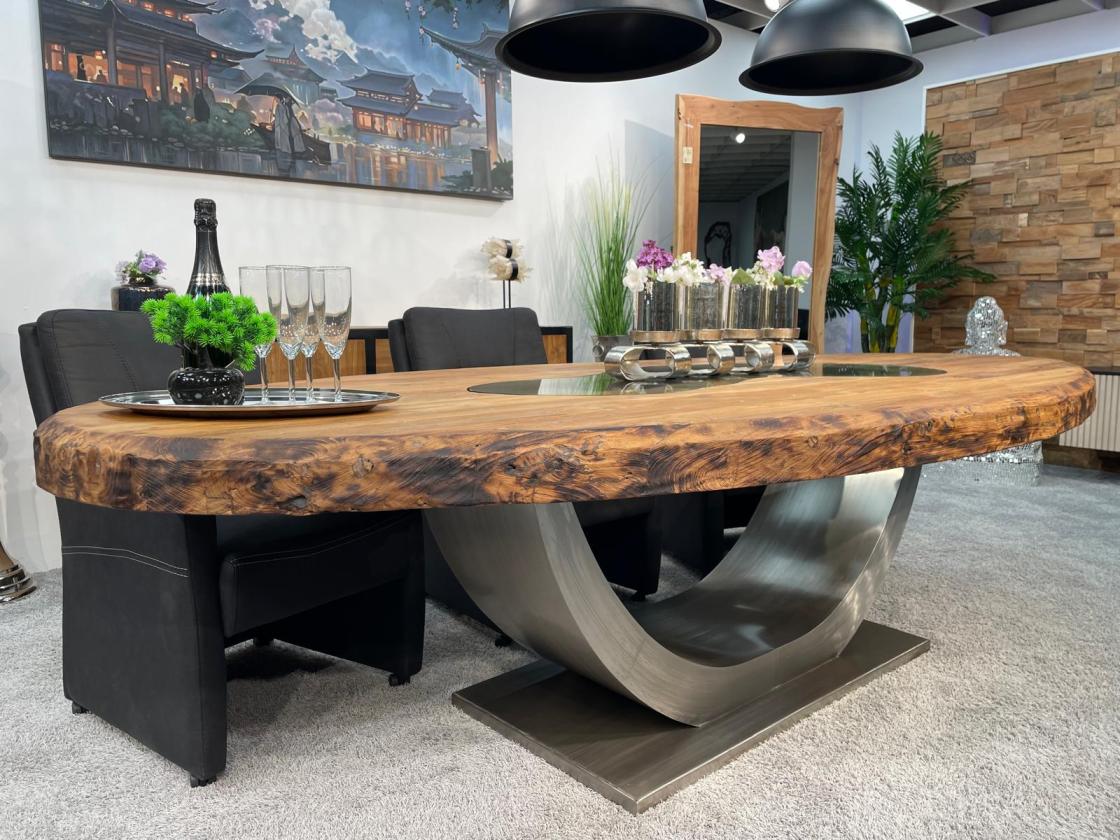 Ovaler Designtisch aus Massivholz und vollmassiver Tischplatte