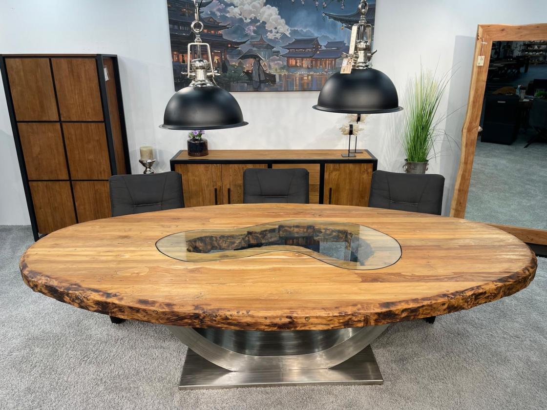 Ovaler Designtisch aus Massivholz und vollmassiver Tischplatte