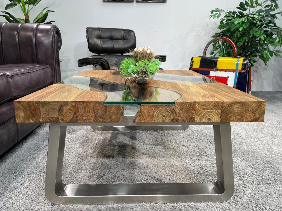 Eckiger Holztisch mit Glasplatte und Metallbeinen, 100x80x45 cm.