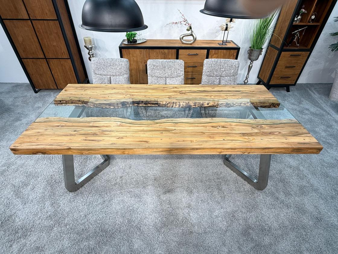 Massivholztisch mit Glaseinlage aus Altholz
