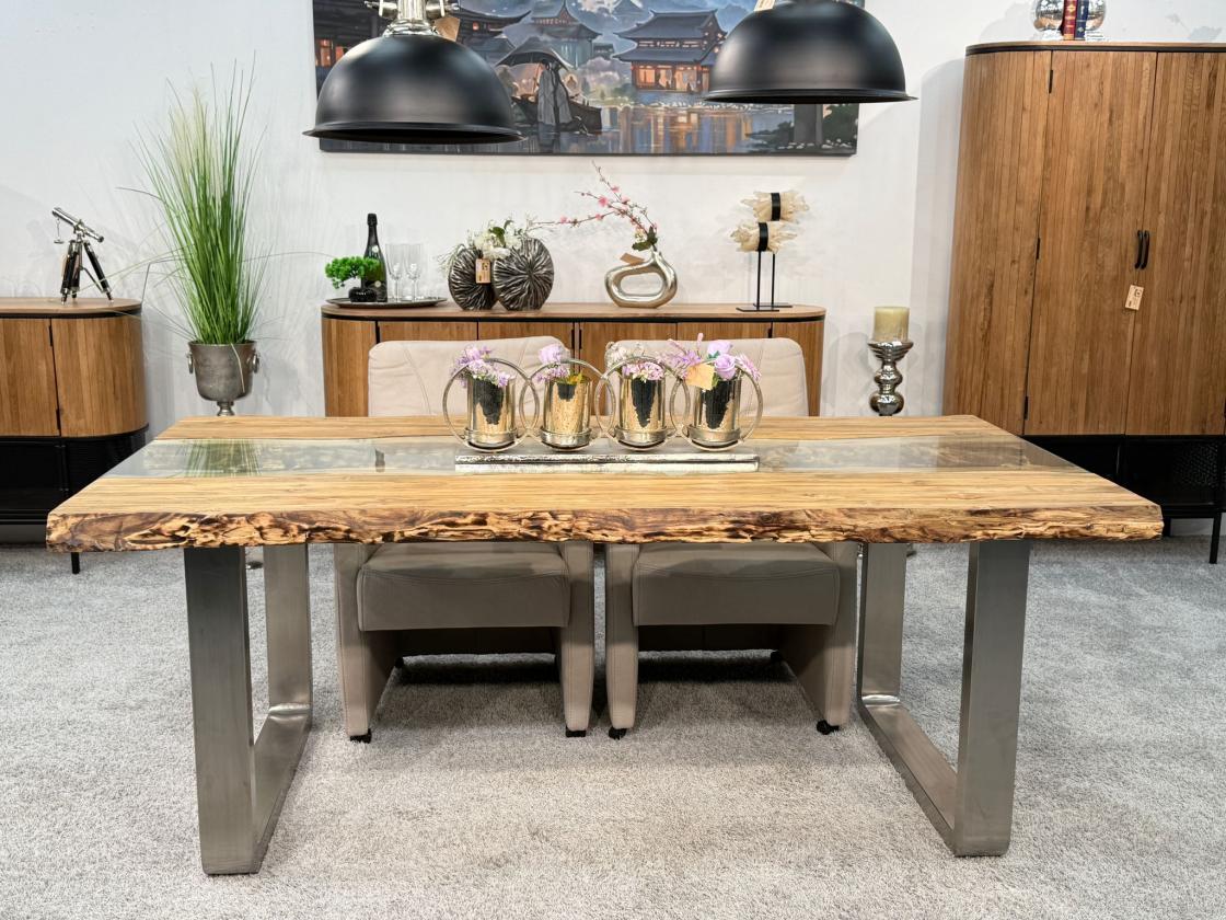 Massivholztisch mit Glaseinlage aus Altholz