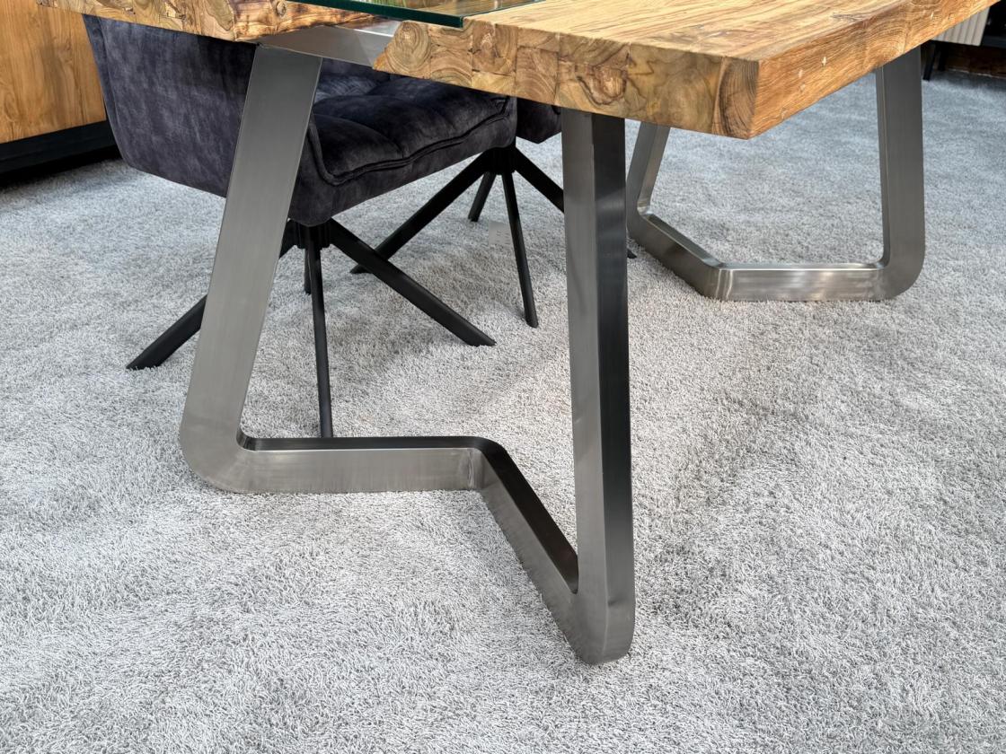 Massivholztisch mit Glaseinlage aus Altholz