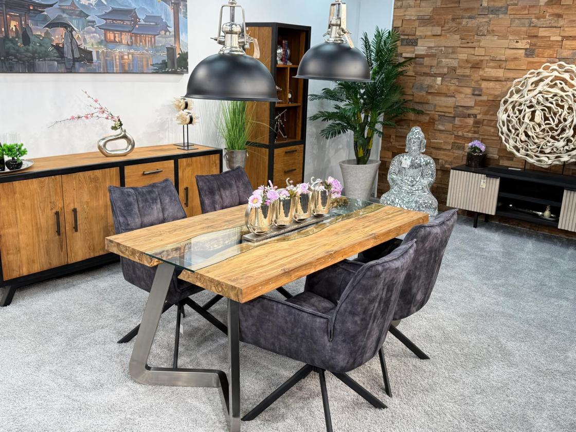 Massivholztisch mit Glaseinlage aus Altholz