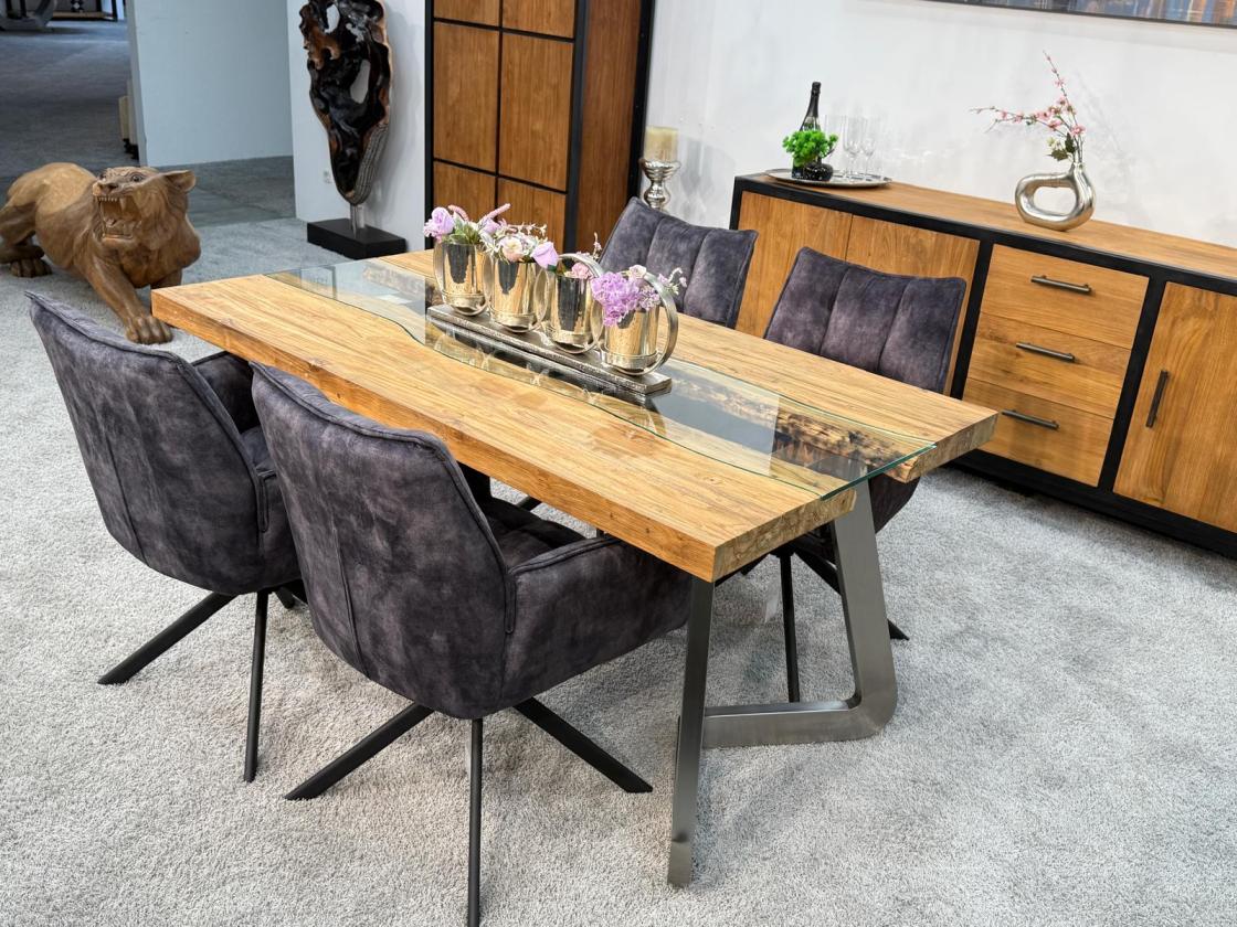 Massivholztisch mit Glaseinlage aus Altholz