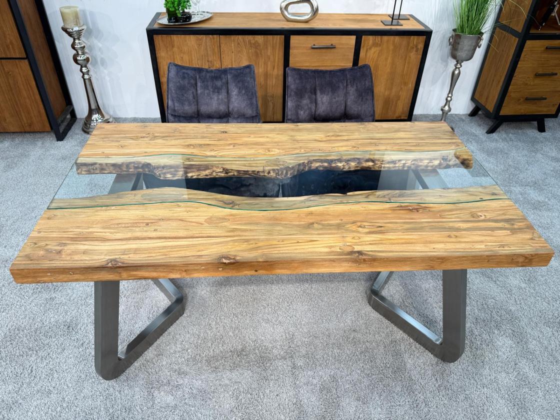 Massivholztisch mit Glaseinlage aus Altholz