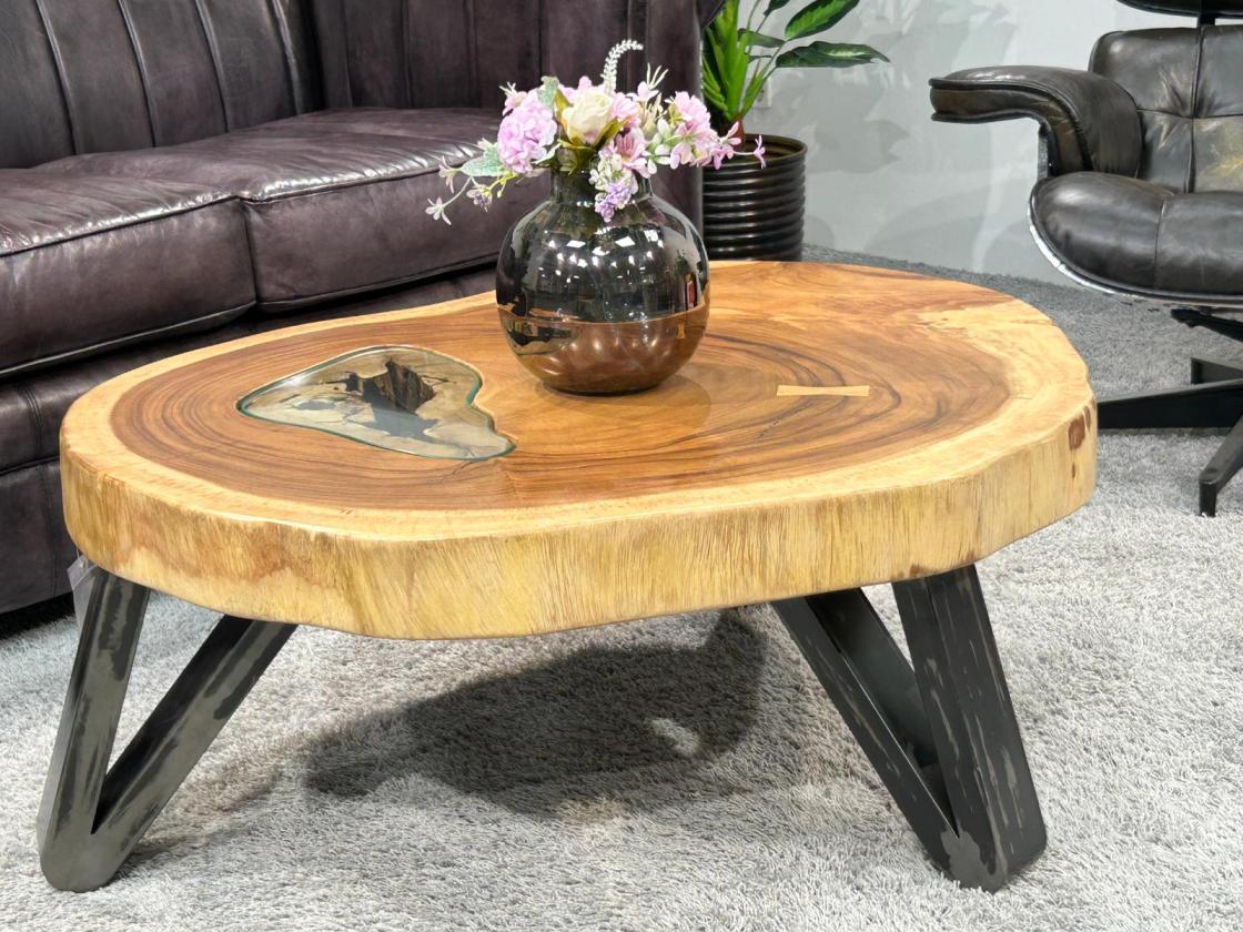 Massiver runder Couchtisch Baumstamm mit Metallgestell