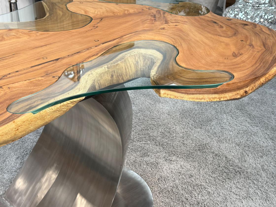 Esstisch aus einer Baumscheibe Expression