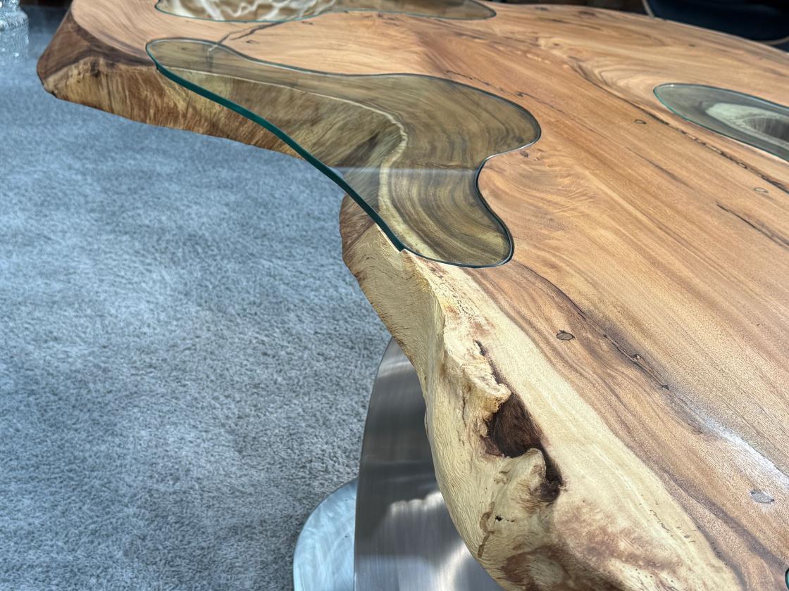 Esstisch aus einer Baumscheibe Expression