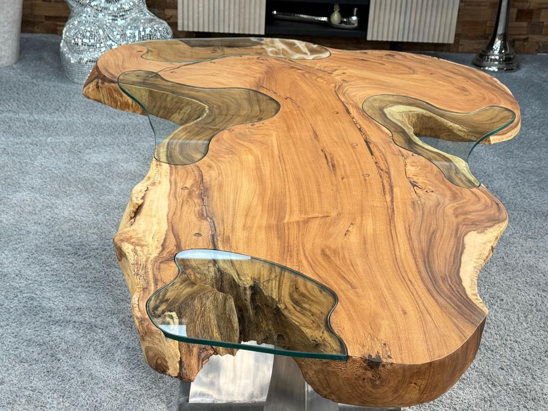 Esstisch aus einer Baumscheibe Expression