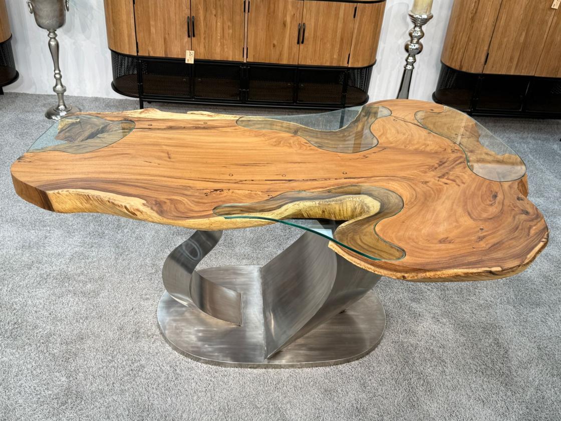 Esstisch aus einer Baumscheibe Expression