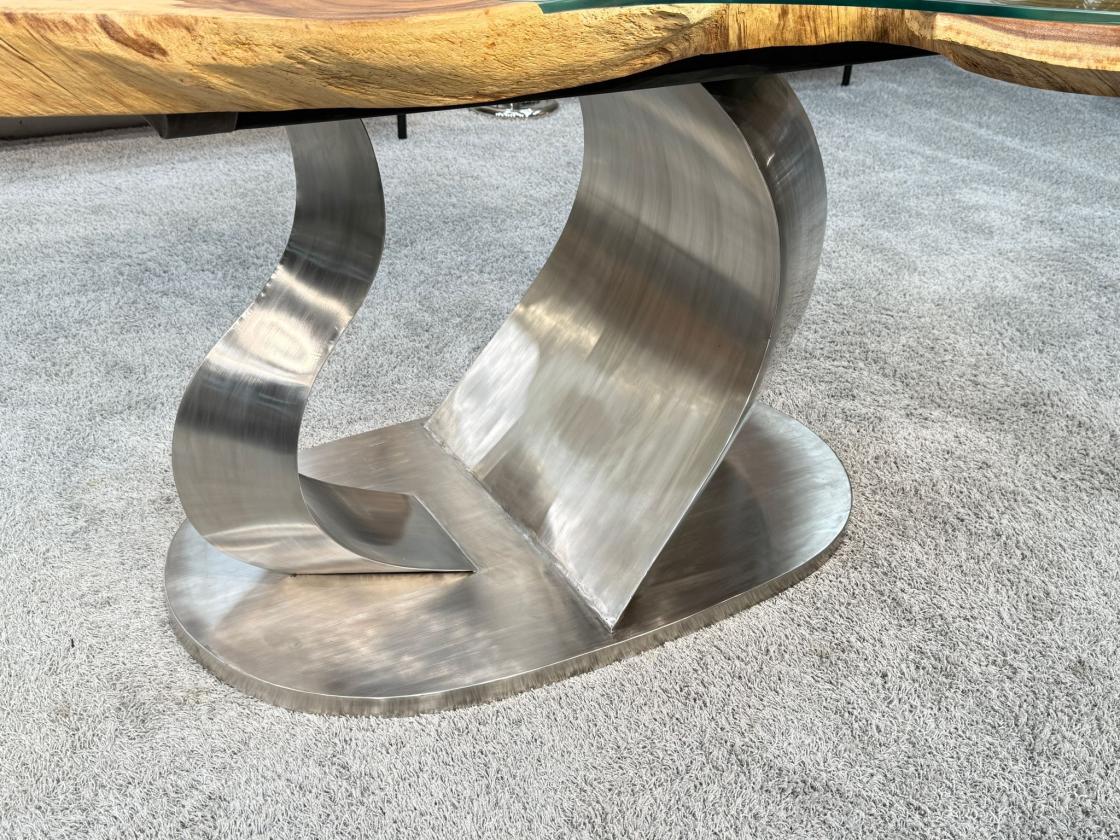 Esstisch aus einer Baumscheibe Expression