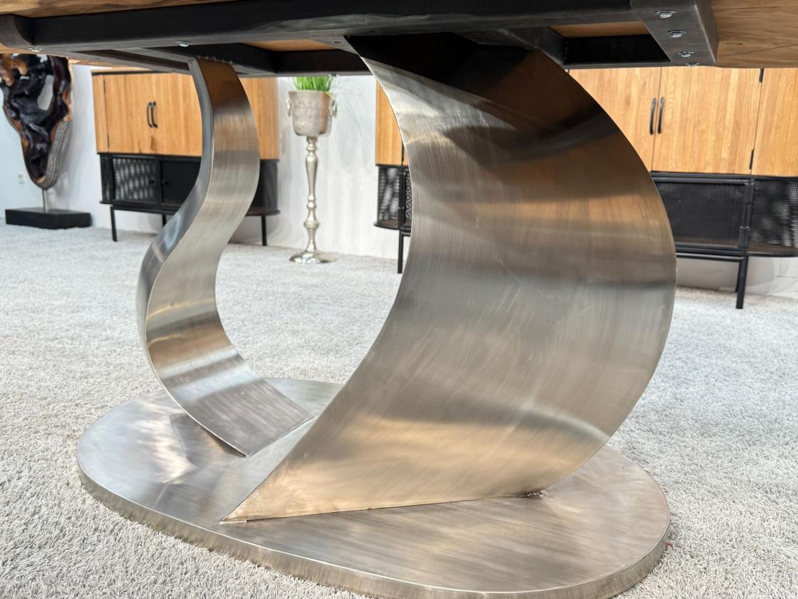 Esstisch aus einer Baumscheibe Expression