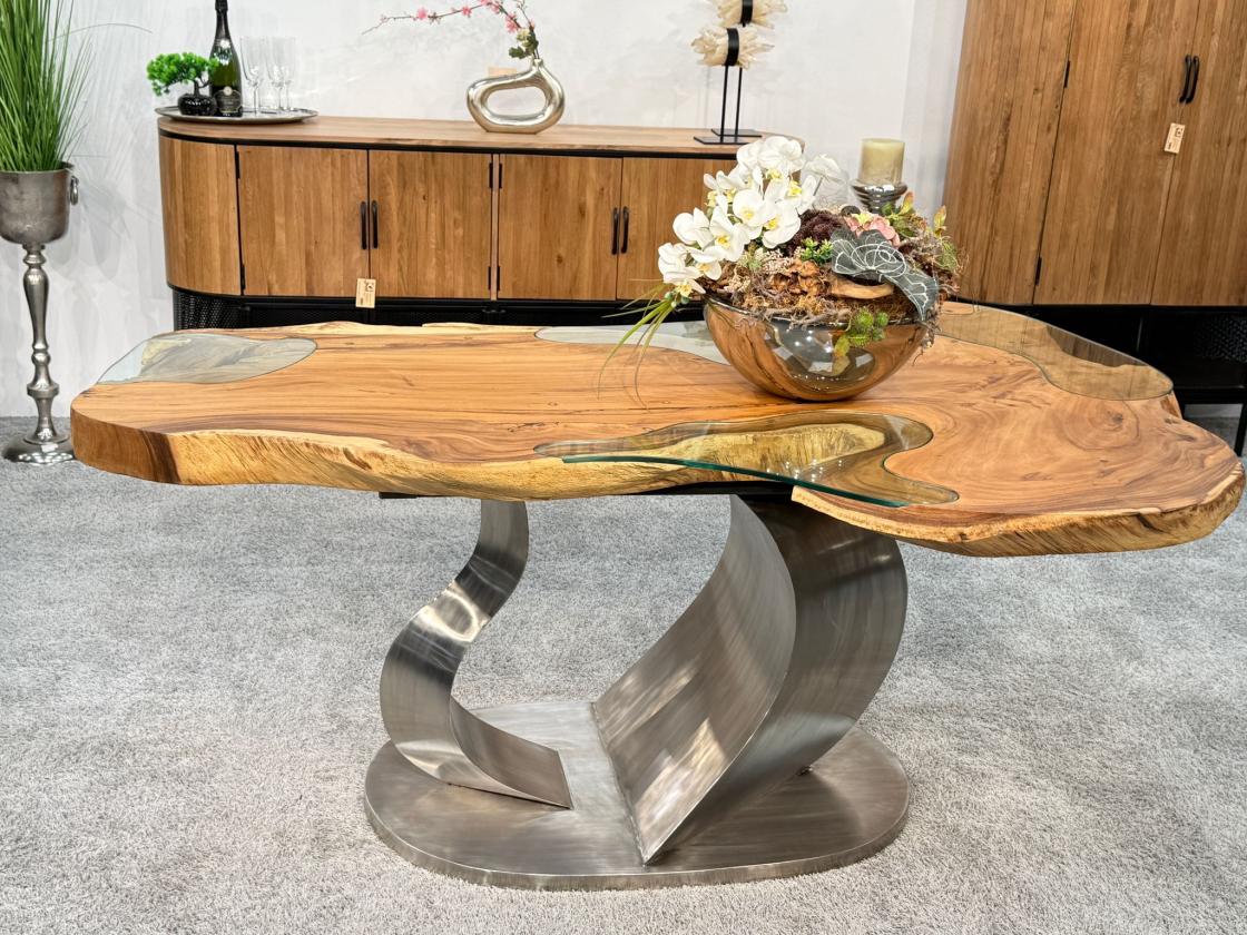 Esstisch aus einer Baumscheibe Expression