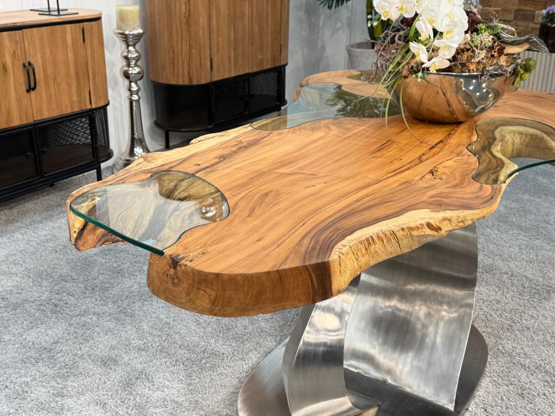 Esstisch aus einer Baumscheibe Expression