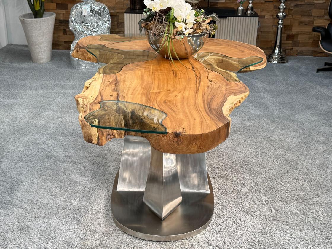 Esstisch aus einer Baumscheibe Expression