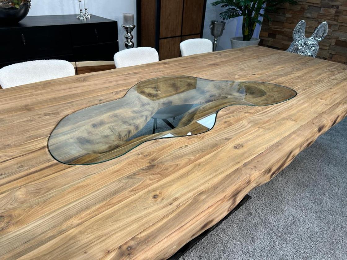 Konferenztisch / Esstisch aus Altholz