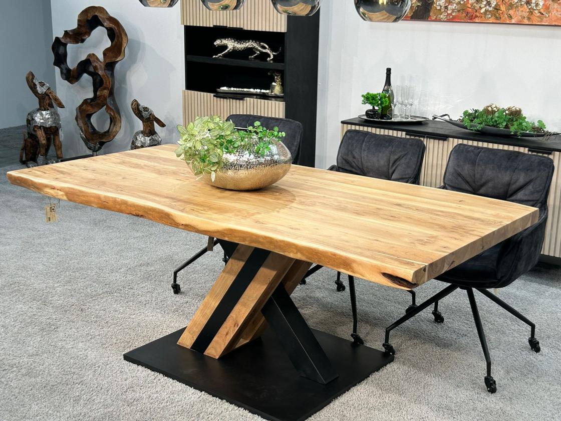 Esstisch Canyon mit Baumkante