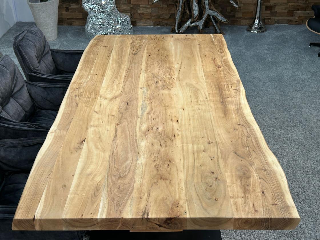 Esstisch Canyon mit Baumkante