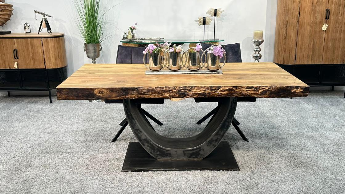 Esstisch für 6 Personen aus recyceltem Holz, 180x90x78 cm.