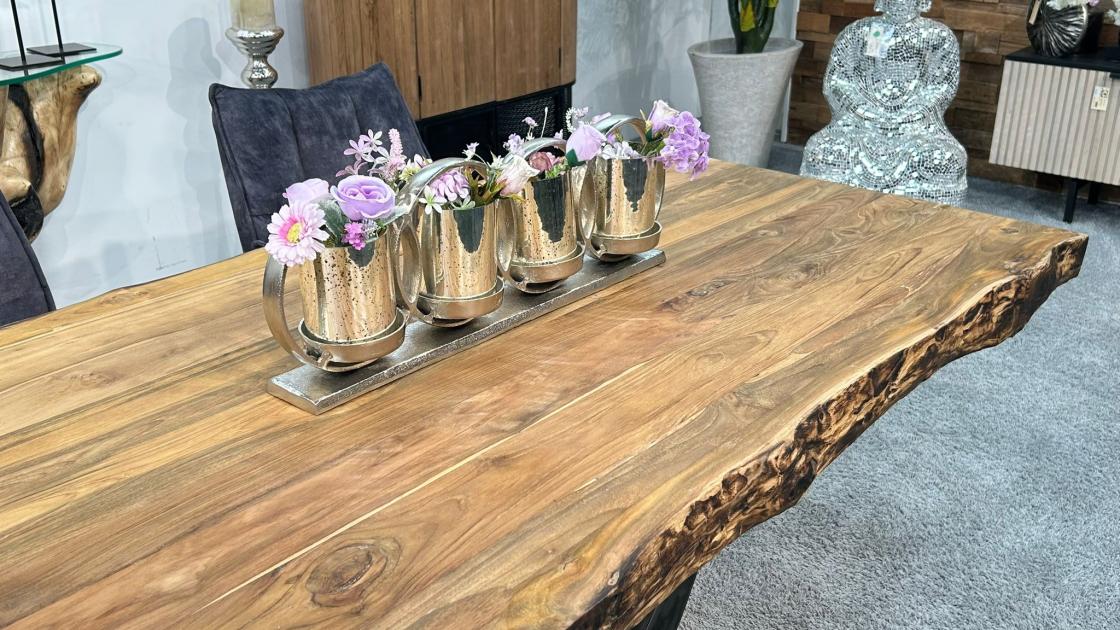 Esstisch aus recyceltem Holz für 6 Personen, rechteckig.