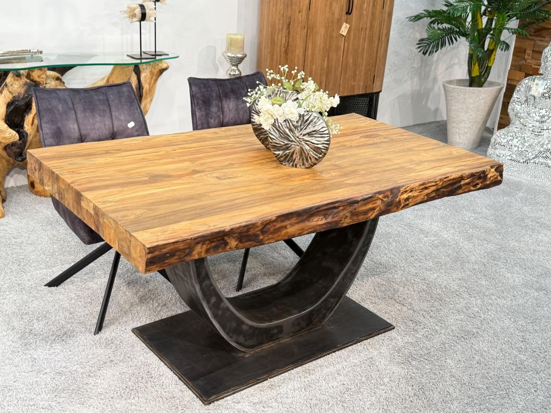 Esstisch aus recyceltem Holz für 6 Personen, 160x90x78 cm.