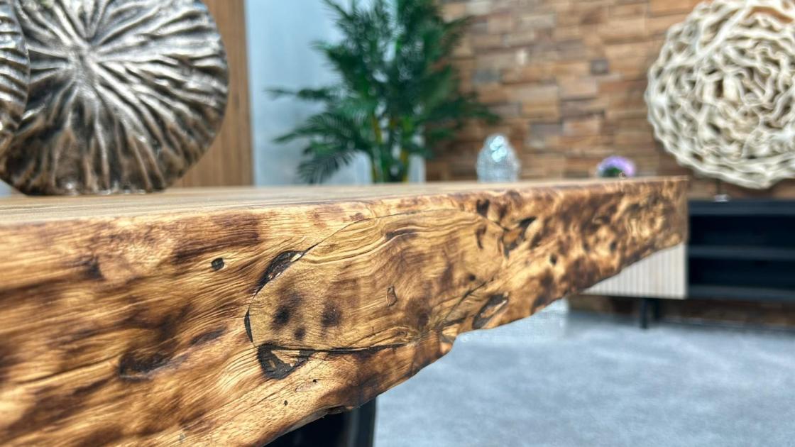 Esstisch aus recyceltem Holz, Detailansicht der Tischkante