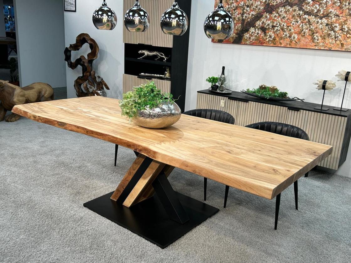 Esszimmertisch mit Baumkante 250 cm