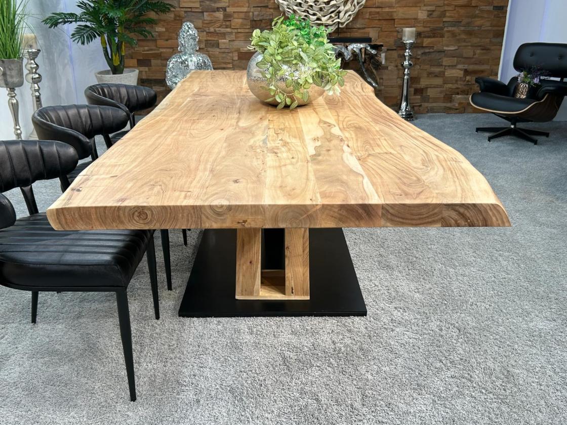 Esszimmertisch mit Baumkante 250 cm