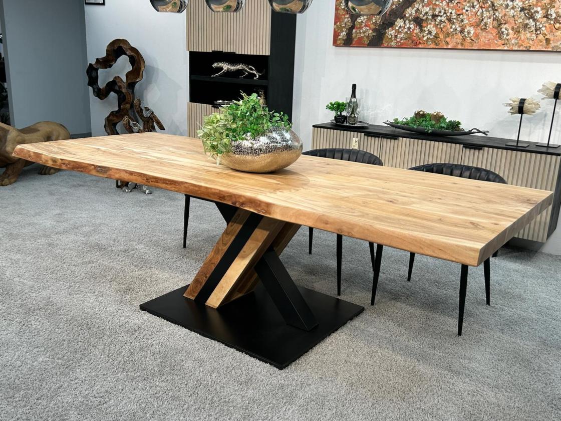 Esszimmertisch mit Baumkante 250 cm