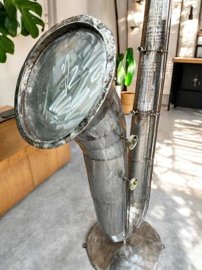 Skulptur aus recyceltem Metall Saxophon XXL