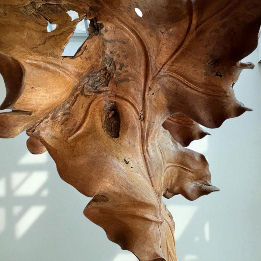 Große Dekoration aus Holz Baumstamm