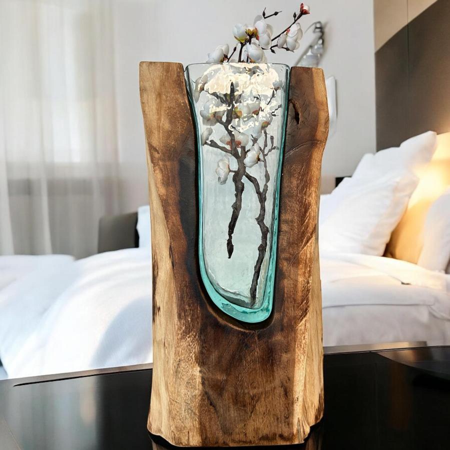 Kleine Vase aus geschmolzenem Glas mit Holz 50 cm