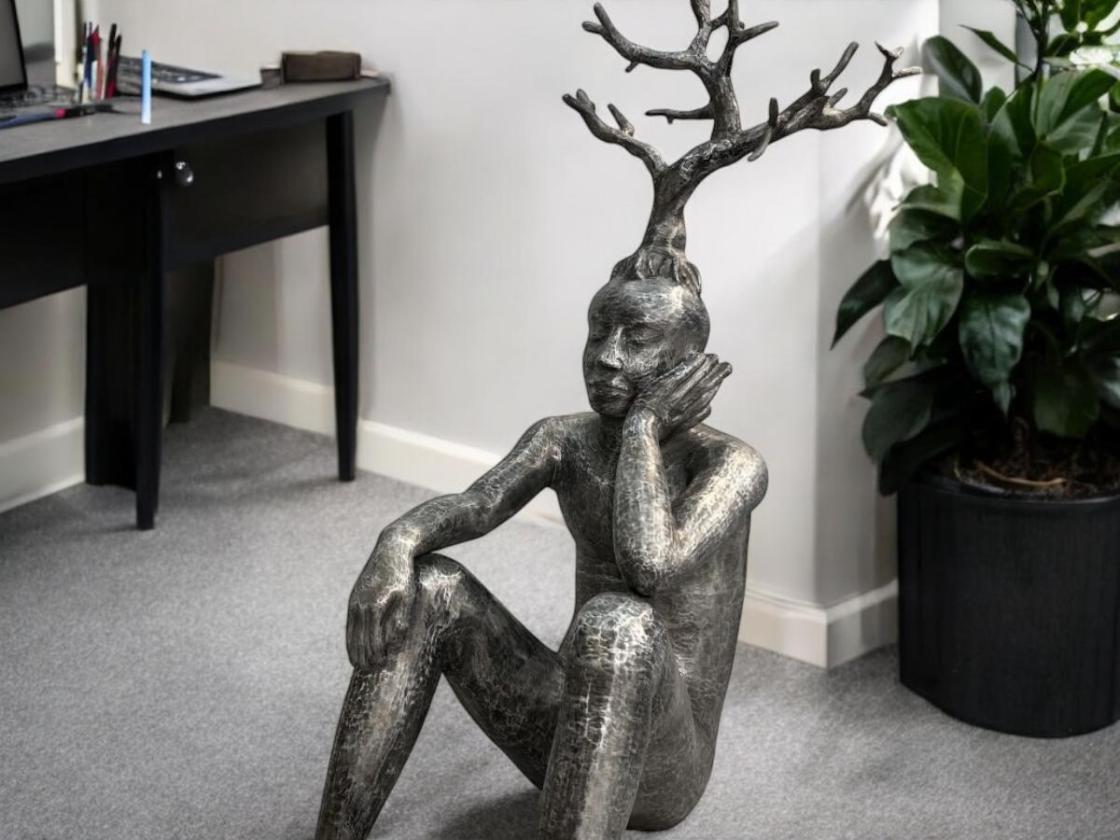 Große Deko-Figur aus Aluminium Mann mit Baum